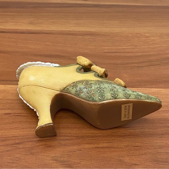 Miniature Ceramic Heels Shoe Figurine - Picture 8 of 10